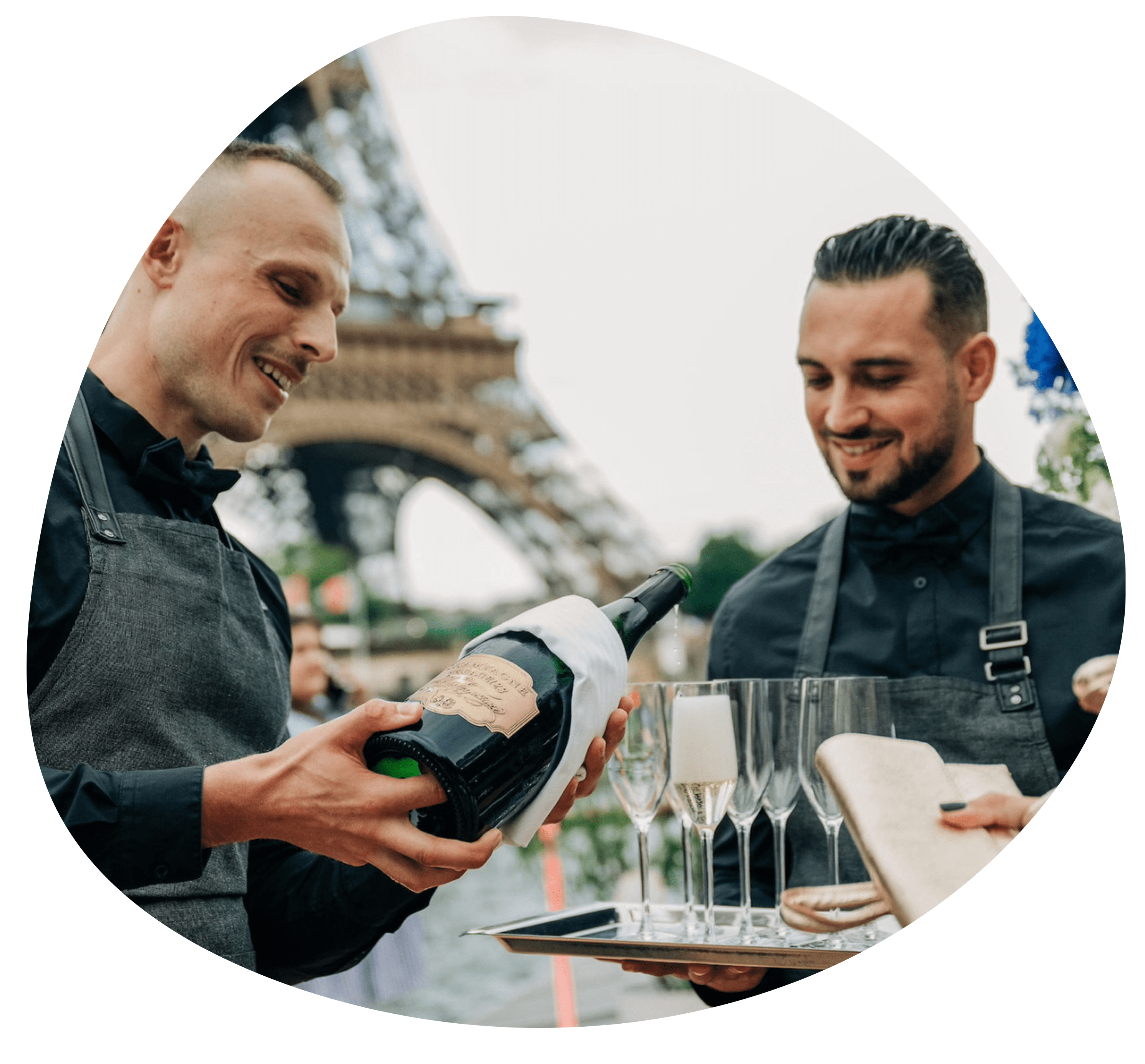 Serveur au Engage Summit 2023 à Paris
